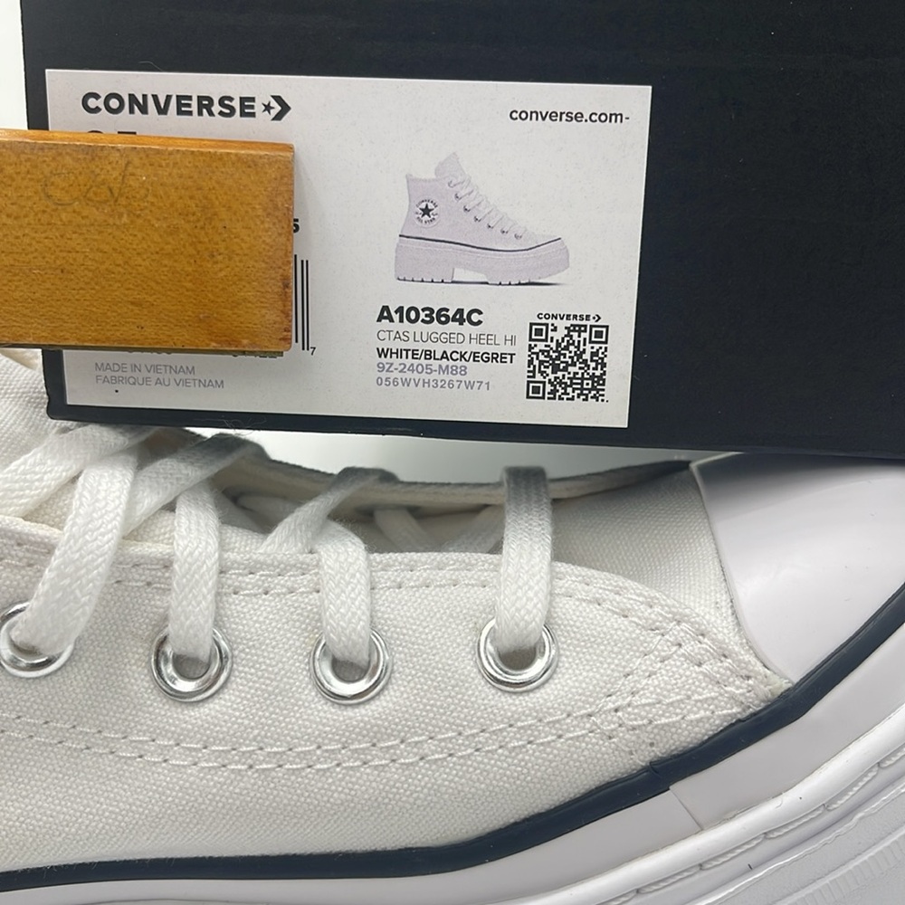 Converse WMNS High-Top Platform Sneakers A10364C
CTAS LUGGED HEEL HI WHITE/BLACK - Picture 16 of 16
